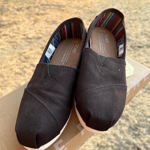Black Canvas Toms NIB